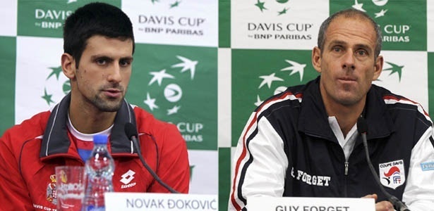 Novak Djokovic é a estrela do confronto e Guy Forget simboliza tradição francesa - Srdjan Suki/EFE e Andrej Isakovic/AFP