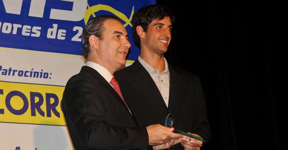 Bellucci recebe prêmio de tenista do ano pela CBT