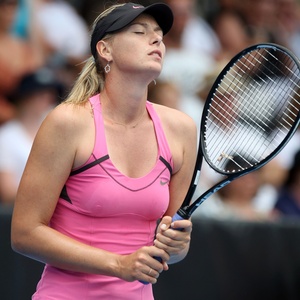 Maria Sharapova lamenta derrota para a húngara Greta Arn nas quartas do Torneio de Auckland - Sandra Mu/Getty Images
