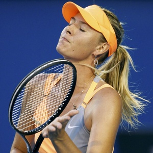 Maria Sharapova lamenta sua derrota para Petkovic - REUTERS/Tim Wimborne