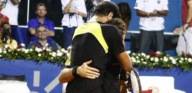 Marcelo Melo e Bruno Soares se abraçam na comemoração do título na Bahia - Marco Maximo/Divulgação