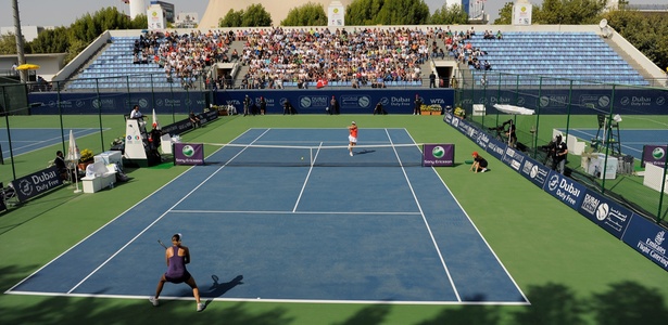 Wozniacki teve que jogar em quadra secundária contra israelense em Dubai - Michael Regan/Getty Images