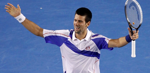 Novak Djokovic comemora ao conquistar o título do Aberto da Austrália em Melbourne - Dennis M. Sabangan/EFE