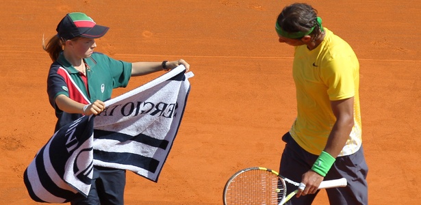 Rafael Nadal não precisou suar e usar muitas vezes a toalha para eliminar Nieminen - Valery Hache/AFP