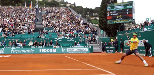 Espanhol rebate bola durante vitória por 2 sets a 0 pelo Masters 1000 de Monte Carlo - Valery Hache/AFP