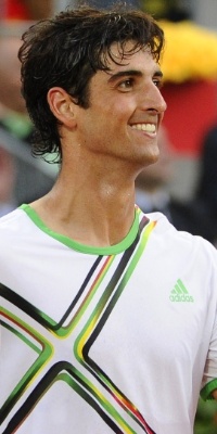 Thomaz Bellucci comemora vitória sobre Andy Murray no Torneio de Madri (05/05/2011)