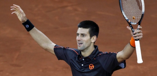 Novak Djokovic comemora após vencer Rafael Nadal na final do Masters 1000 de Madri - Sergio Perez/ REUTERS