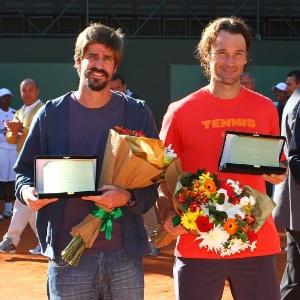 Terceiro colocado no torneio em 2011, Saretta perdeu seu jogo de estreia para Santoro em 2012 - João Pires/ATP Grand Champions Brasil