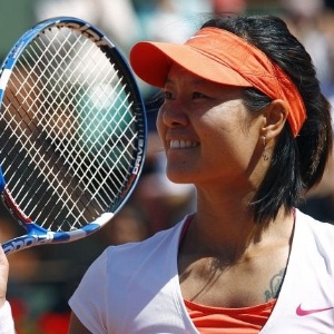 Na Li derrotou Sharapova por 2 sets a 0 (parciais<br>de 6-4 e 7-5) e avançou para a decisão do torneio - Thomas Coex/AFP