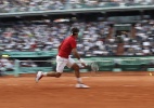 Federer usa o jogo de pernas, maior arma de Djokovic, para chegar à final - Thomas Coex/AFP