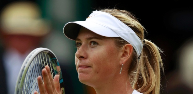 Sharapova agradece público após bater a britânica Laura Robson em Wimbledon - Eddie Keogh/Reuters