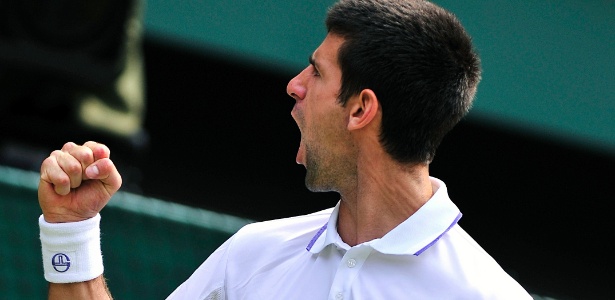 Sérvio Novak Djokovic comemora ponto obtido contra Rafael Nadal na final - Glyn Kirk/AFP