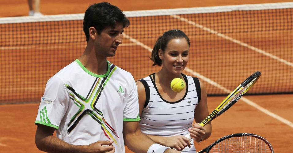 Bellucci estreia nas duplas mistas com a musa australiana Jarmila Gajdosova em Roland Garros