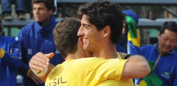 Thomaz Bellucci e Bruno Soares são os remanescentes do duelo contra o Uruguai - Daniel Caselli/AFP