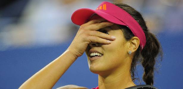 Ivanovic faz graça na partida em que passou com facilidade pela americana Stephens - AFP PHOTO/Emmanuel Dunand