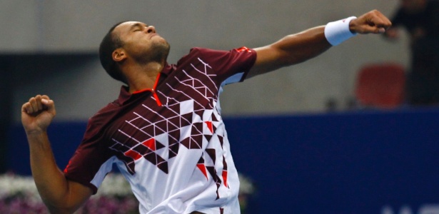 Cabeça 1, Tsonga comemora vitória sobre Dimitrov, no Torneio de Pequim - Petar Kujundzic/Reuters