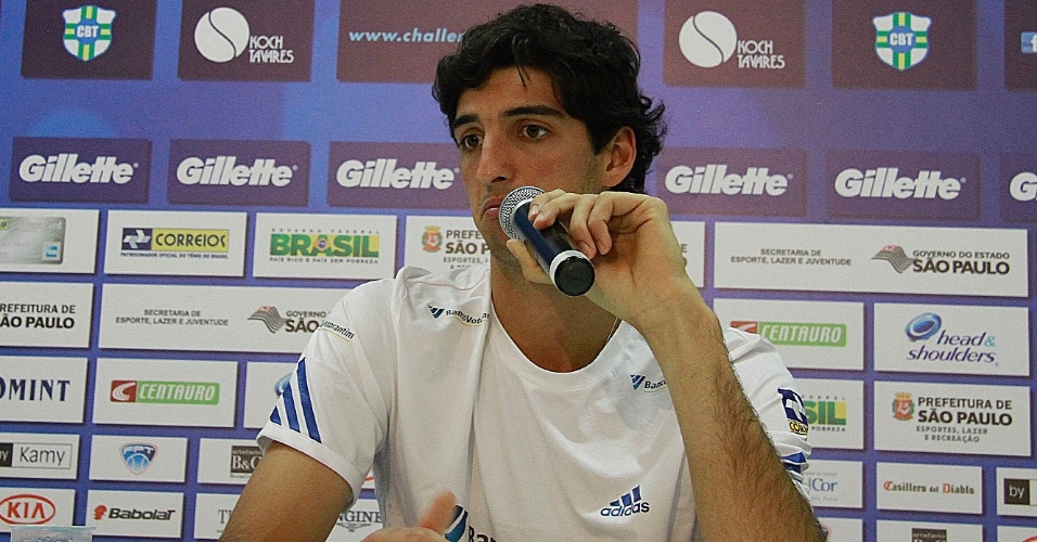 Thomaz Bellucci concede entrevista coletiva antes do sorteio dos grupos do ATP Challenger Finals em São Paulo (14/11/2011)