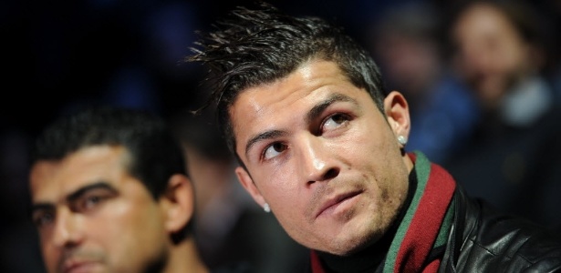 Cristiano Ronaldo tem sempre seus antigos romances descritos em livros - AFP PHOTO / ADRIAN DENNIS