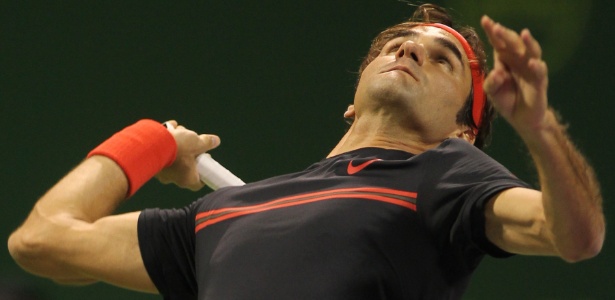 Federer dominou o 1º set, mas teve um apagão na segunda parcial da partida  - AFP PHOTO/KARIM JAAFAR