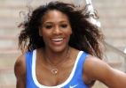 Com pose de modelo, Serena desfila com novo vestido que usará no Australian Open - AFP PHOTO / William WEST