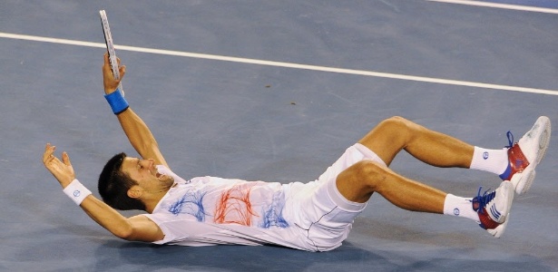 Djokovic comemora vitória contra Murray após 4h50 de partida na semifinal - AFP PHOTO / TORSTEN BLACKWOOD