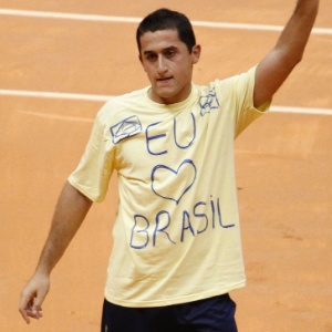 Nicolas Almagro, campeão do Aberto do Brasil, e a camisa com a sua declaração de amor ao país - Marcelo Ferrelli/Inovafoto