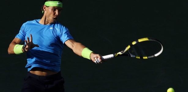 Rafael Nadal faz devolução na vitória sobre o compatriota Marcel Granollers  - REUTERS/Danny Moloshok 