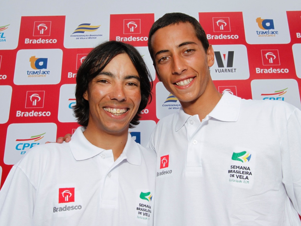 Alexandre Tinoco e Gabriel Borges (d), brasileiros classificados para o Pan-2011 na categoria Snipe da vela