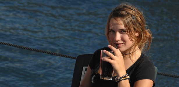 Laura Dekker se tornou a velejadora mais jovem a dar a volta ao mundo - JEAN-MICHEL ANDRE/AFP