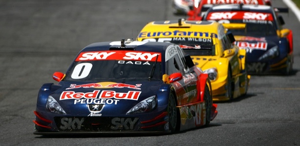 Cacá Bueno chegou na frente de Max Wilson na etapa de Brasília da Stock Car - Bruno Terena / Red Bull Photofiles