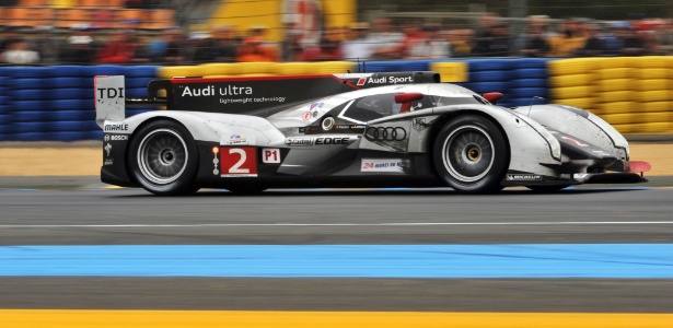 Audi R18 de Lotterer em ação durante as 24 horas de Le Mans, na França - Alain Jocard/AFP