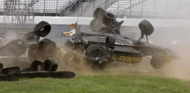 Tomas Scheckter bate em Tony Kanaan na etapa de New Hampshire da F-Indy deste ano - LAT Photo/IndyCar
