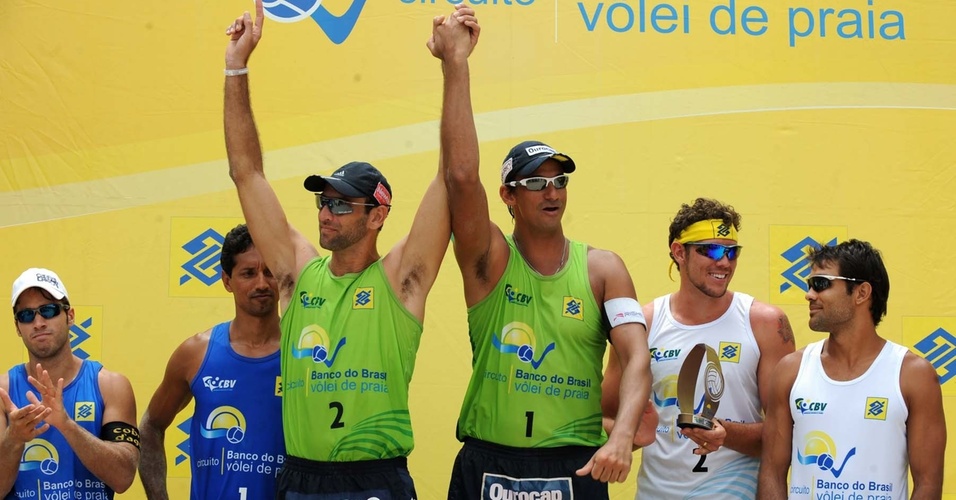 Márcio e Ricardo comemoram o título da etapa paranaense do Circuito Nacional 