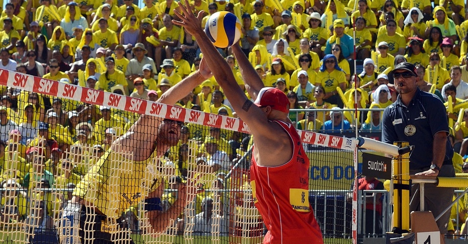 Dupla do Brasil é derrotada por norte-americanos na etapa de Brasília doCircuito Mundial de vôlei de praia (23/04/2011)