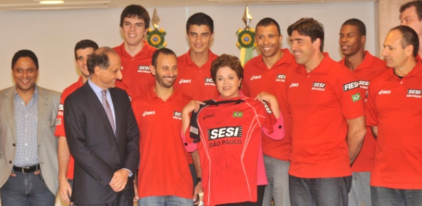 Presidente Dilma Rousseff recebeu os jogadores do Sesi-SP no Palácio do Planalto - Divulgação