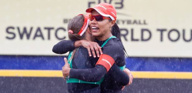 Juliana e Larissa comemoram título na etapa da Holanda do Circuito Mundial - FIVB/Divulgação