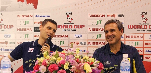 O técnico da Sérvia, Zoran Terzic (esq) e  Zé Roberto trocaram elogios após a partida - FIVB/Divulgação