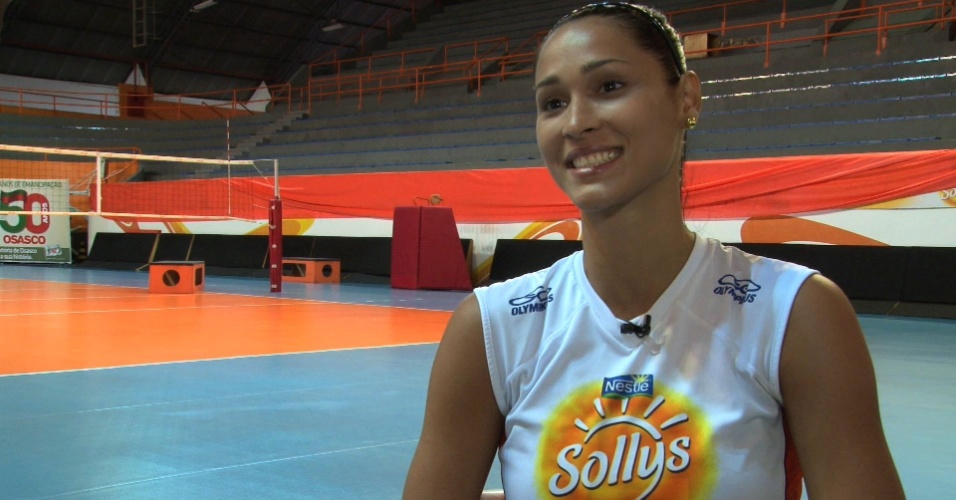 Jaqueline concede entrevista ao UOL Esporte após treino do Sollys/Nestlé, em Osasco